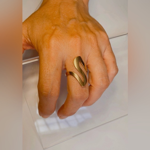 NWT WOMEN'S RING STAINLESS STEEL GOLD SIZE 9 - Picture 9 of 17